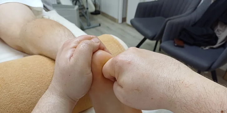 Relaxačná, športová alebo klasická masáž: Chrbát a šija alebo chrbát a dolné končatiny