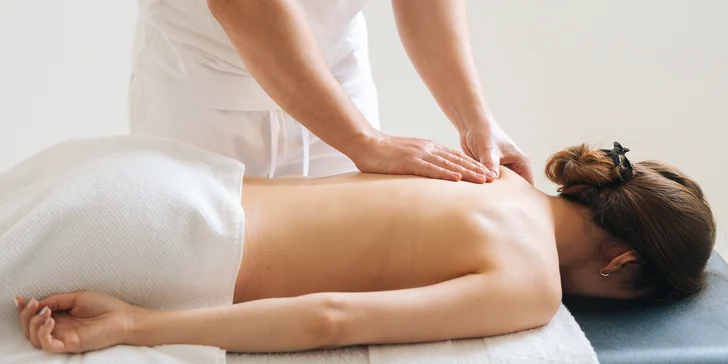 Relaxačná, športová alebo klasická masáž: Chrbát a šija alebo chrbát a dolné končatiny