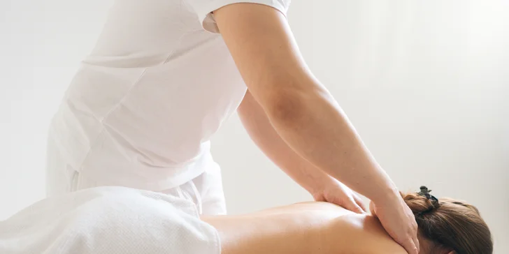 Relaxačná, športová alebo klasická masáž: Chrbát a šija alebo chrbát a dolné končatiny