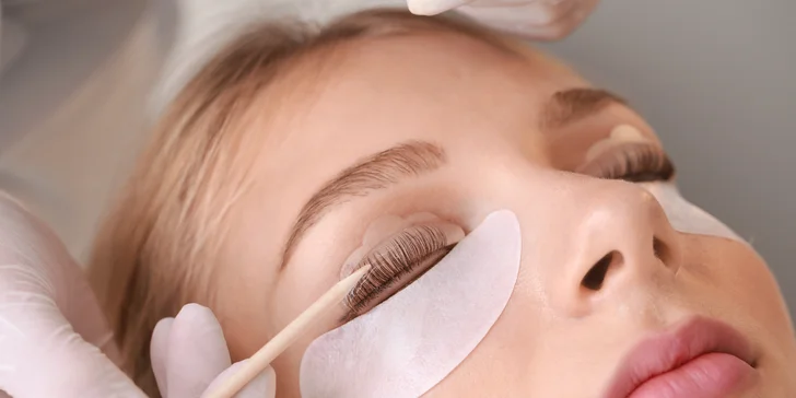 Úprava či laminácia obočia, lash lift mihalníc aj výhodné kombo