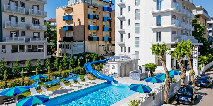 Dovolenka pri talianskom Rimini: hotel 150 m od mora, bazén a dve deti do 2,9 rokov zdarma, plná penzia