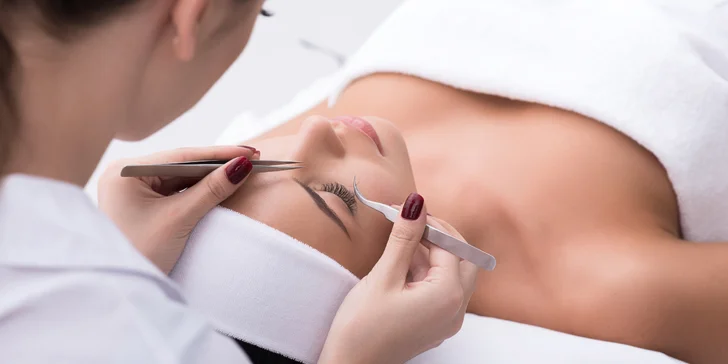 Aplikácia mihalníc, pleťové ošetrenie alebo mezoterapia