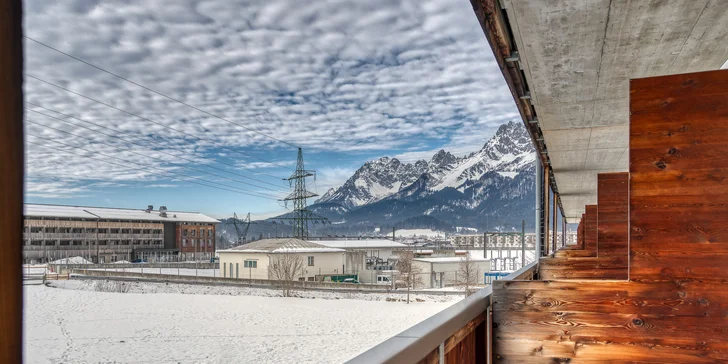 Dovolenka v Kitzbühelských Alpách v Tirolsku: krásny hotel s raňajkami alebo polpenziou a relax zónou