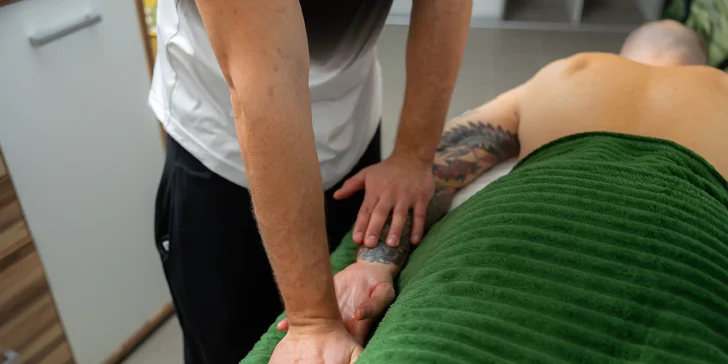 Relaxačná masáž alebo klasická masáž aj s bankovaním
