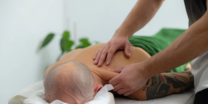 Relaxačná masáž alebo klasická masáž aj s bankovaním