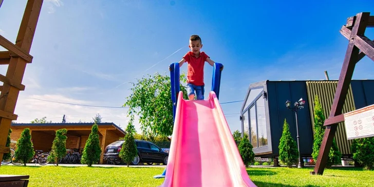 Šikovné dizajnové domčeky v Zatore len 100 m od Energylandie: atrakcie aj SPA zóna priamo v objekte