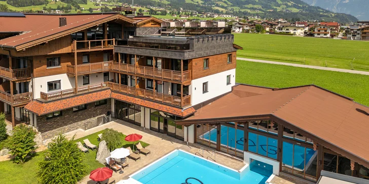 Krásny hotel v Tirolsku: polpenzia plus, neobmedzený wellness s infinity bazénom a výlety aj golf