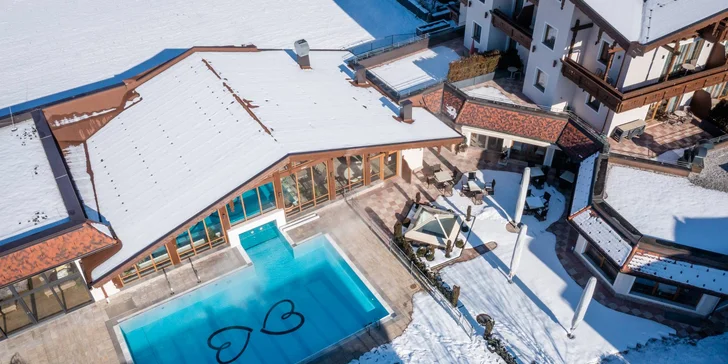 Krásny hotel v Tirolsku: polpenzia plus, neobmedzený wellness s infinity bazénom, výlety aj lyže