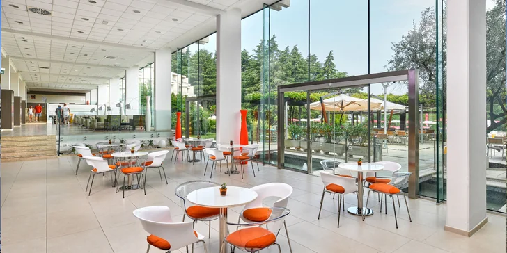 Dovolenka na Istrii: hotel 100 m od pláže, bazény, polpenzia+