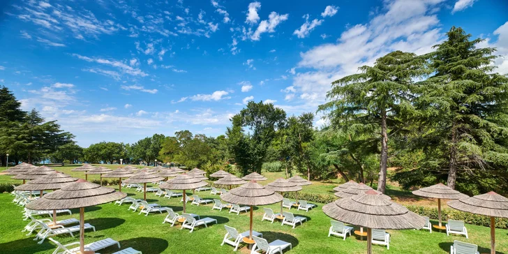 Dovolenka na Istrii: hotel 100 m od pláže, bazény, polpenzia+