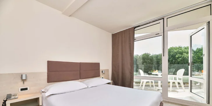 Dovolenka na Istrii: hotel 100 m od pláže, bazény, polpenzia+