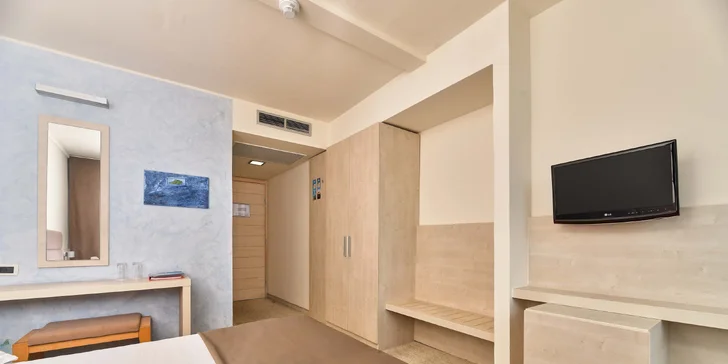 Dovolenka na Istrii: hotel 100 m od pláže, bazény, polpenzia+
