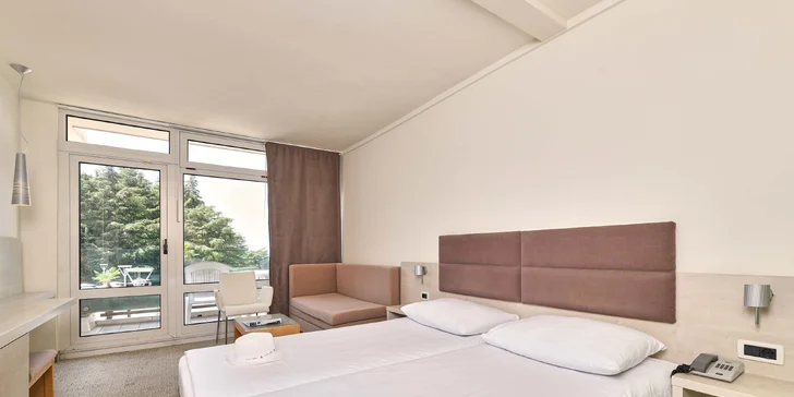 Dovolenka na Istrii: hotel 100 m od pláže, bazény, polpenzia+