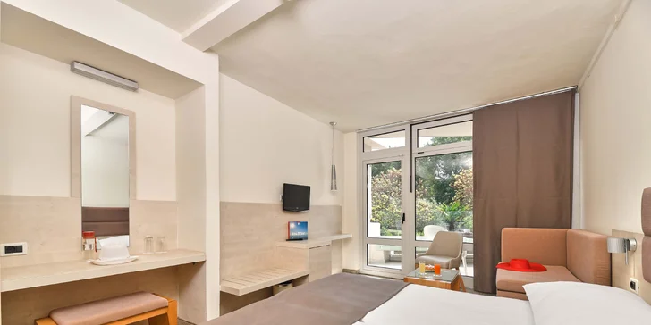 Dovolenka na Istrii: hotel 100 m od pláže, bazény, polpenzia+