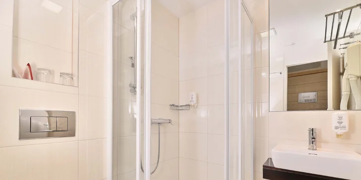 Dovolenka na Istrii: hotel 100 m od pláže, bazény, polpenzia+