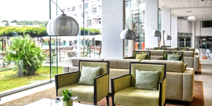 Dovolenka na Istrii: hotel 100 m od pláže, bazény, polpenzia+