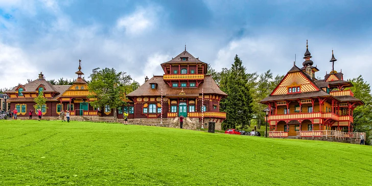 Jurkovičove útulne na Pustevnách: pobyt s raňajkami aj večerou vo valašskej reštaurácii Libušín