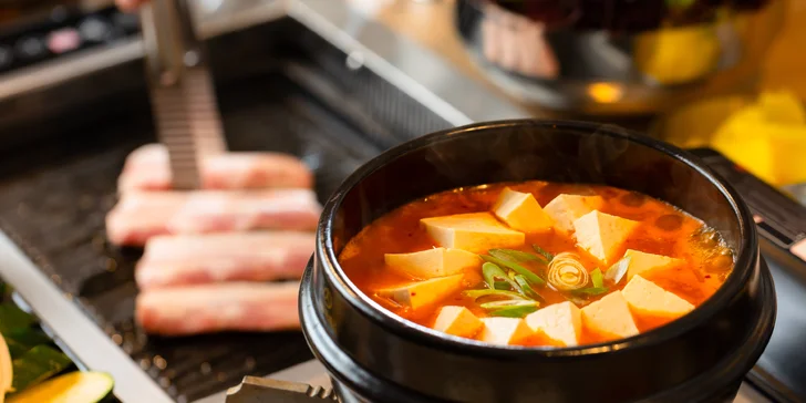 Zážitková kórejská degustačná večera BBQ & Hot Pot pre 2 osoby