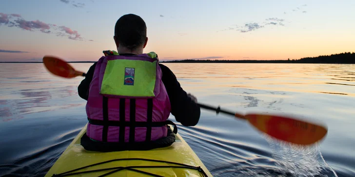 Za polárnou žiarou a krásami Botnického zálivu: prenájom domčeka pre 2-11 osôb, zapožičanie bicyklov, loďky, kajakov, český majiteľ