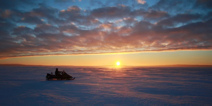 Za polárnou žiarou a krásami Botnického zálivu: prenájom domčeka pre 2-11 osôb, zapožičanie bicyklov, loďky, kajakov, český majiteľ