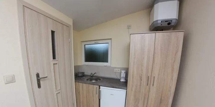 Parádna rodinná dovolenka: domčeky alebo izby pri jazernom plážovisku, raňajky aj polpenzia, wellness