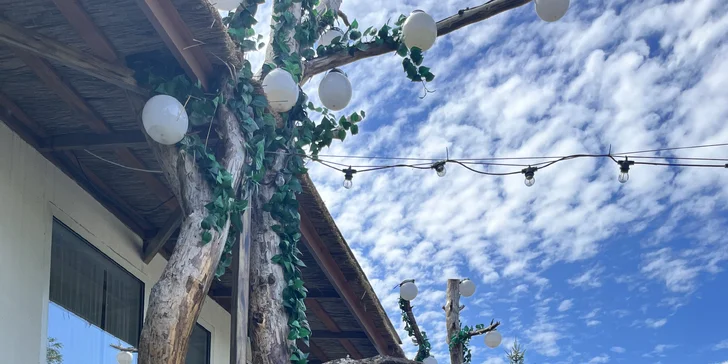 Parádna rodinná dovolenka: domčeky alebo izby pri jazernom plážovisku, raňajky aj polpenzia, wellness