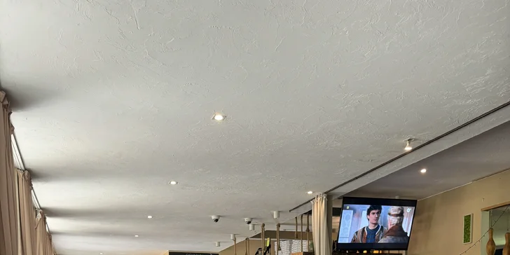 Parádna rodinná dovolenka: domčeky alebo izby pri jazernom plážovisku, raňajky aj polpenzia, wellness