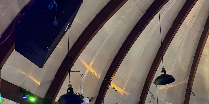 Parádna rodinná dovolenka: domčeky alebo izby pri jazernom plážovisku, raňajky aj polpenzia, wellness