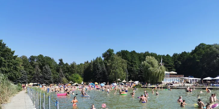 Parádna rodinná dovolenka: domčeky alebo izby pri jazernom plážovisku, raňajky aj polpenzia, wellness