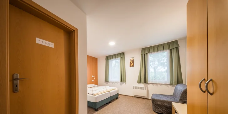 Pobyt vo vinárstve na južnej Morave s jedlom aj neobmedzeným vínom, areál s minizoo a rybníkom