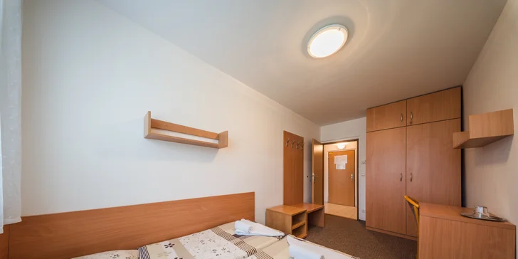 Pobyt vo vinárstve na južnej Morave s jedlom aj neobmedzeným vínom, areál s minizoo a rybníkom