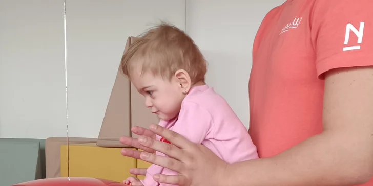 Pomôžme Emmke postaviť sa na vlastné nohy!