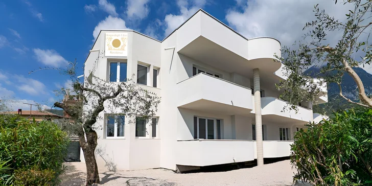 Dovolenka v Taliansku pri jazere Lago di Garda: hotel s bazénom v olivovom háji