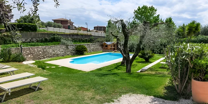 Dovolenka v Taliansku pri jazere Lago di Garda: hotel s bazénom v olivovom háji
