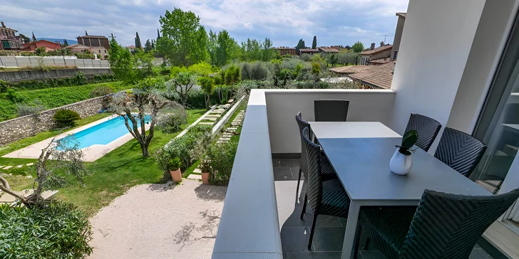 Dovolenka v Taliansku pri jazere Lago di Garda: hotel s bazénom v olivovom háji
