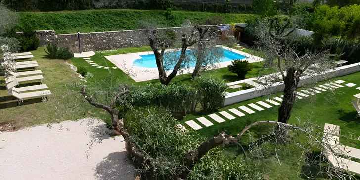 Dovolenka v Taliansku pri jazere Lago di Garda: hotel s bazénom v olivovom háji