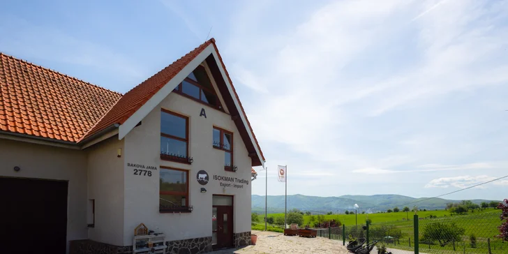 Klasická masáž chrbta a šije aj v kombinácii s bankovaním