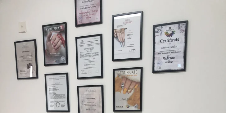 Kombinovaná manikúra s gél lakom či spevnením nechtov