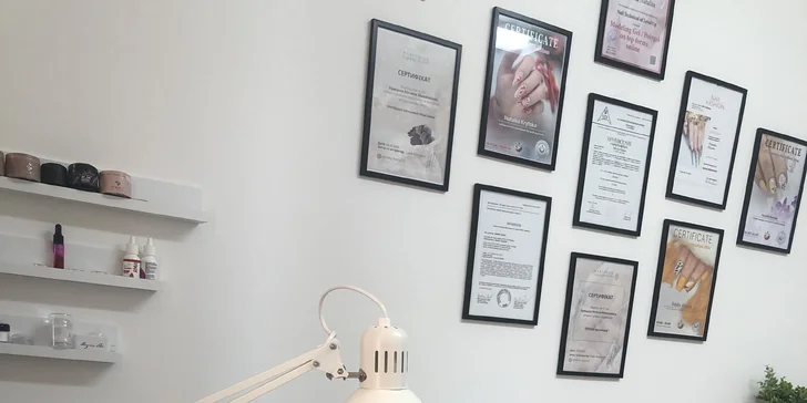 Kombinovaná manikúra s gél lakom či spevnením nechtov