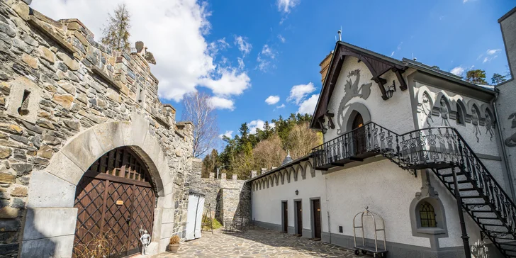 Romantický pobyt na hrade Kunzov: unikátne apartmány aj privátny hradný wellness