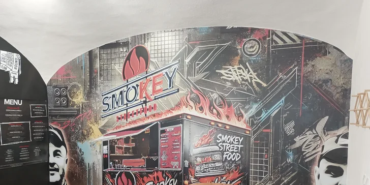 Streetfoodové špeciality BBQ Pulled Pork alebo Smokey smash burger