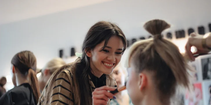 Makeup kurz pre teenegerky alebo kurz tvorby bežných aj afro účesov