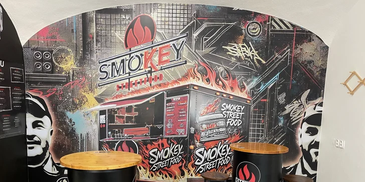 Streetfoodové špeciality BBQ Pulled Pork alebo Smokey smash burger