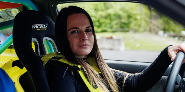 Zažite adrenalínovú LEKCIU DRIFTU s Lady Hoonigan na vozidle podľa vlastného výberu