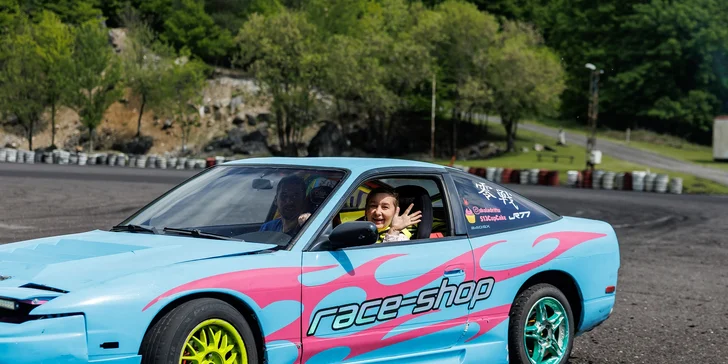 Zažite adrenalínovú LEKCIU DRIFTU s Lady Hoonigan na vozidle podľa vlastného výberu