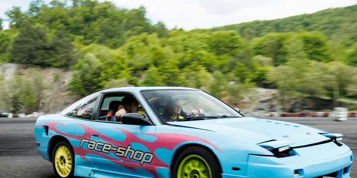Zažite adrenalínovú LEKCIU DRIFTU s Lady Hoonigan na vozidle podľa vlastného výberu