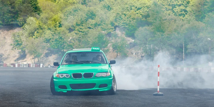 Zažite adrenalínovú LEKCIU DRIFTU s Lady Hoonigan na vozidle podľa vlastného výberu