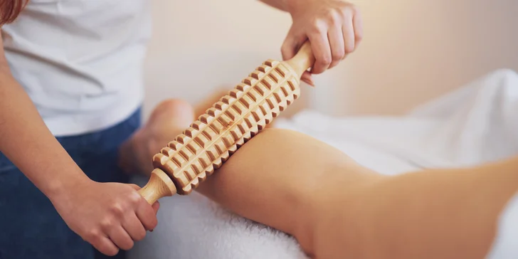 Maderoterapia tela: Anticelulitídna masáž drevenými valčekmi