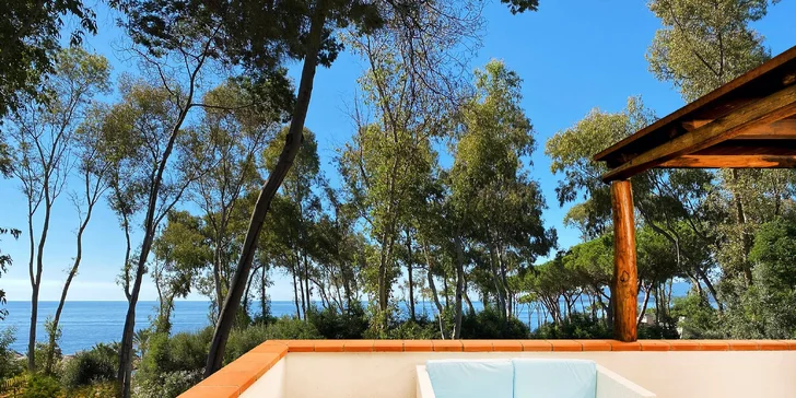 Sardínia: hotel s 11 bazénmi a polpenziou alebo plnou penziou, krásna pláž aj vstup do NP Bellavista