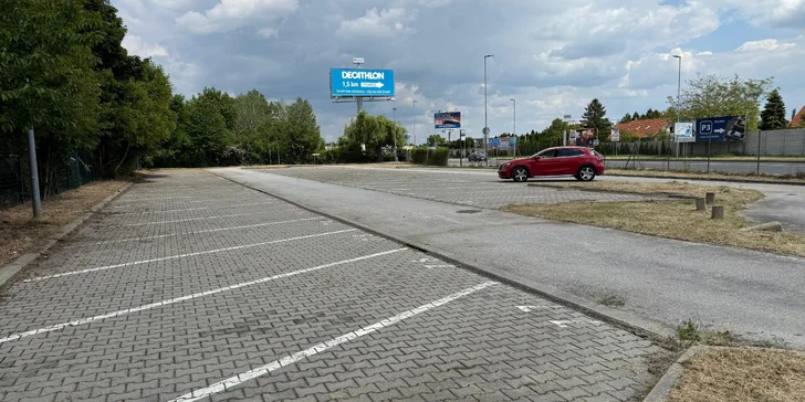 Strážené parkovanie pri letisku Bratislava s transferom k terminálu